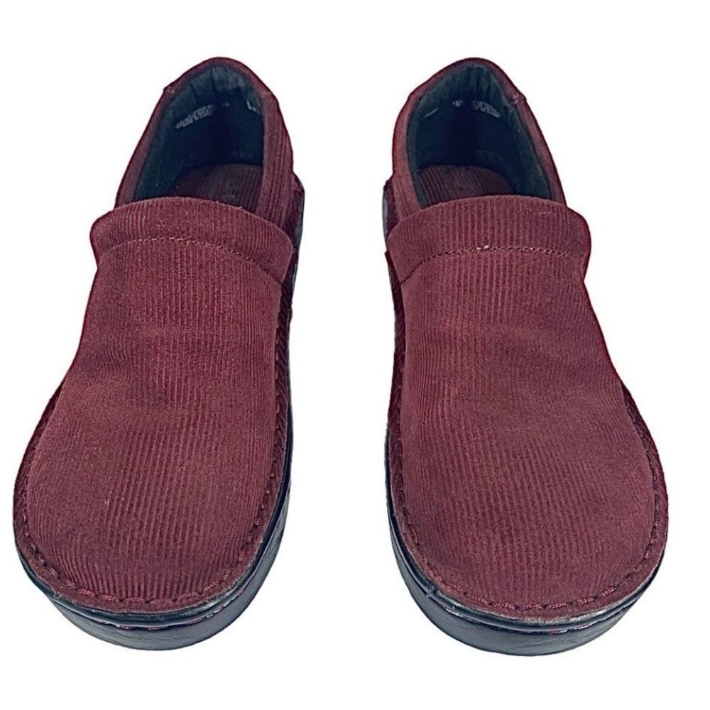 B.O.C. Born Concept Clogs Size 8M/W Burgundy Corduroy Fabric Comfort Pre-Owned - Picture 5 of 8